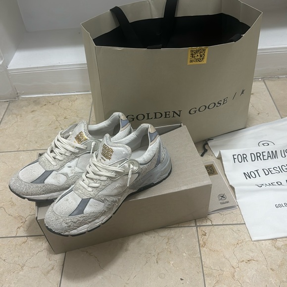 Running Dad Star Mens shoe size 43 (10) US White/Silver - Picture 2 of 16